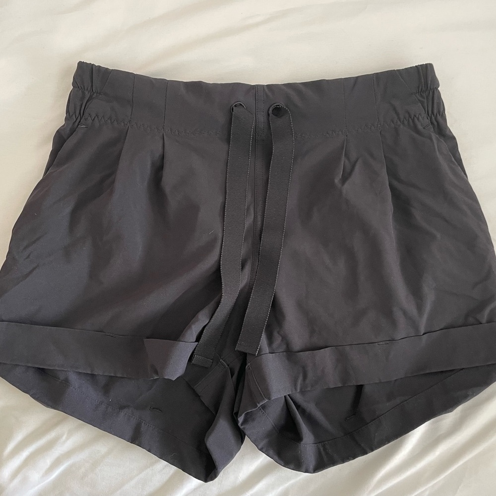 lulu shorts size 6